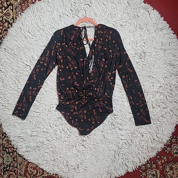 *SOLD* BCBGeneration Bodysuit Faux Wrap Open Back with Tie Floral Fall S - Picture 8 of 11